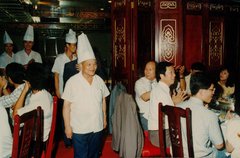 1987 Singapur Chen Songru erhält Applaus